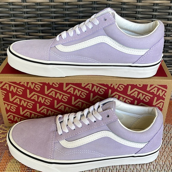 •Vans WMNS Old Skool Color Theory Purple Heath
VN0A5JMIZS0
Sneakers - Picture 4 of 16
